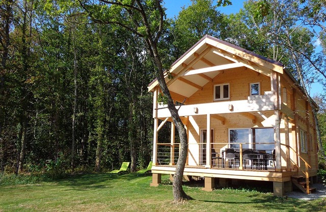 Puy Montaly, chalet "le Pariou", calm, nature, private fishing pond