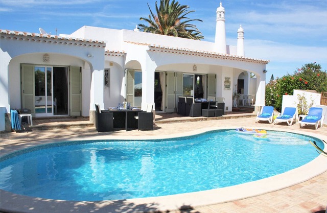 QDL 16 – beautiful 4-bed villa with air-con, private pool & seaviews