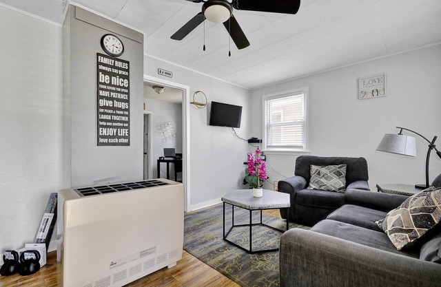 Quaint 1 Bedroom House on N Martin Luther King Jr Blvd, Lansing: Your Ideal Home