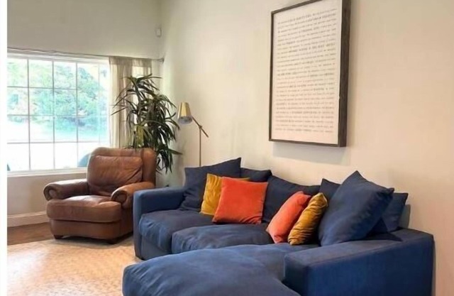 Quaint 3 Bed in Safe Area near Lake Hefner 0 Fees