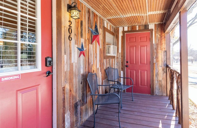 Quaint and Charming Cabin in Bandera - Cypress Trails Guesthouse