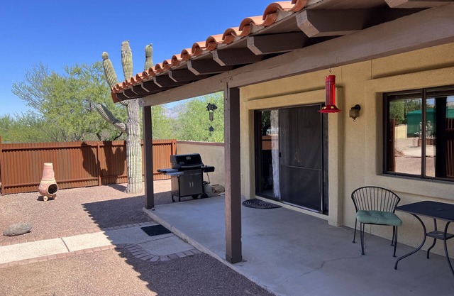 Quaint casita within walking distance to Sahuaro National Monument East