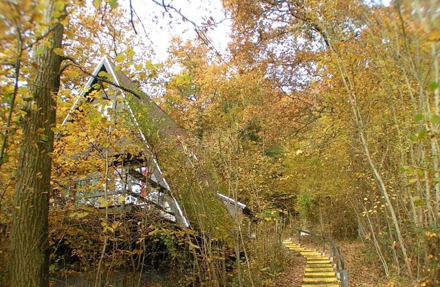 Quaint Chalet in Petithan with Roofed Swimming Pool