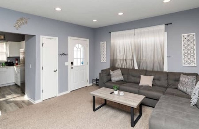 Quaint & Comfy 3 Bedroom - 3min to Downtown!