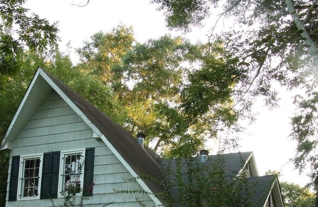 Quaint cottage near Natchitoches Historic District