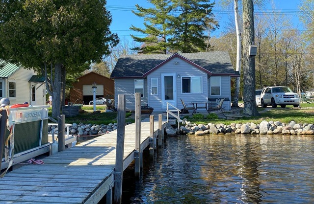 Quaint Cottage with a Private Dock on Paradise Lake