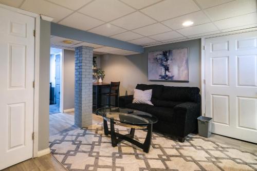 Quaint Forest Heights Unit about 9 Mi to Downtown DC