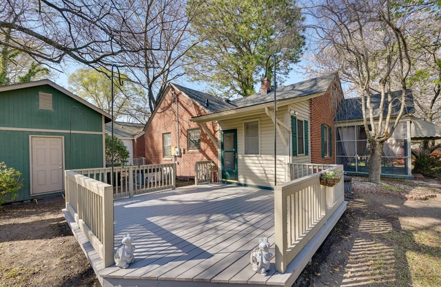 Quaint Goldsboro Home w/Screened-In Porch!