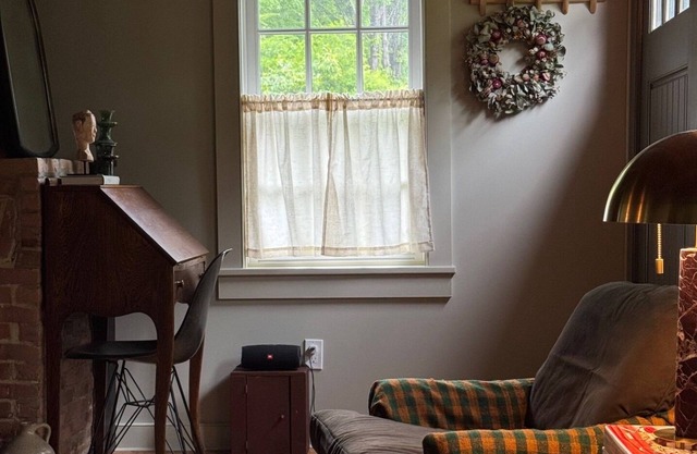 Quaint & Historic 1760 Home Nestled In Nature, 10min to downtown Litchfield CT.
