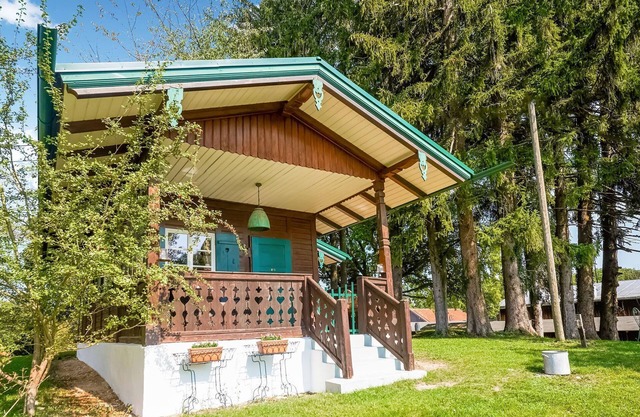 Quaint holiday home with fireplace and terrace