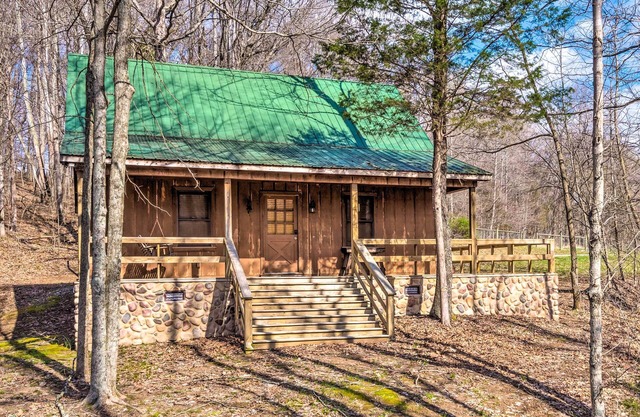 Quaint 'Lakeside' Cabin w/Pond & Fire Pit!