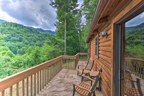 Quaint Log Cabin with Views Near West Jefferson