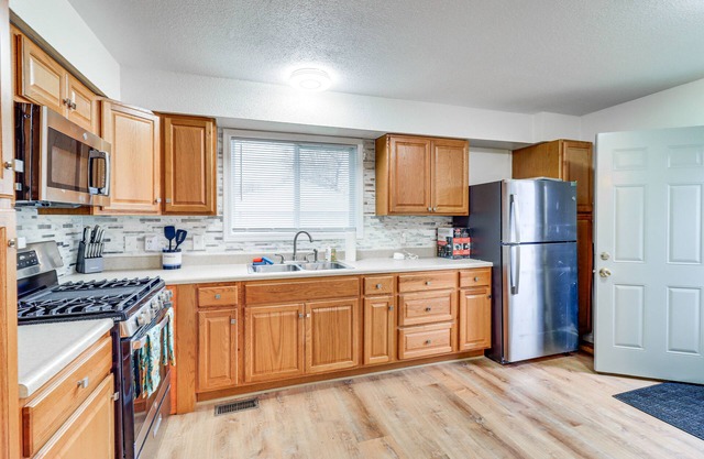 Quaint Toledo Home ~ 6 Mi to Downtown!