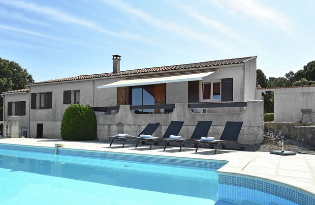Quaint Villa in Argelliers with Private Swimming Pool