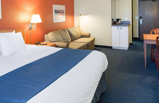 Quality Inn Lakeville North