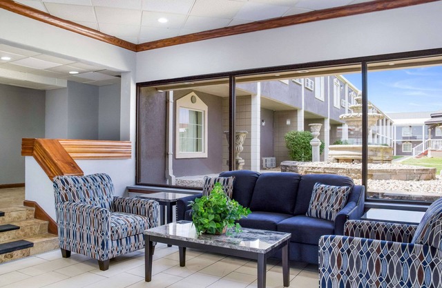 Quality Inn & Suites Kansas City - Independence I-70 East
