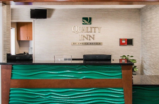 Quality Inn & Suites Warren - Detroit
