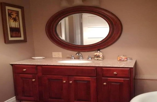 Queen bed in Lexington!