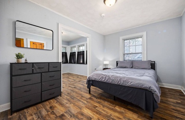Queen Bed Retreat | Full Kitchen + Laundry Access