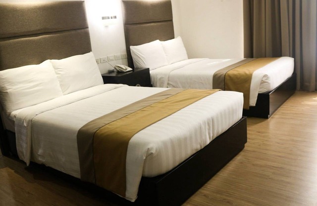 Queen Margarette Hotel - Downtown
