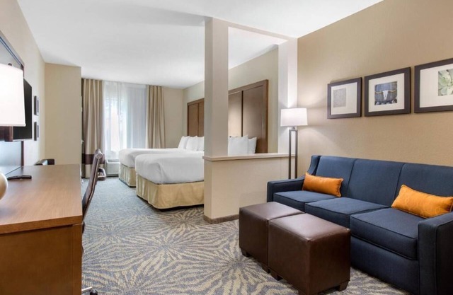 Queen Suite with Two Queen Beds - Non-Smoking