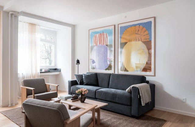 Queens Courtyard 2BR XL by Daniel & Jacob's