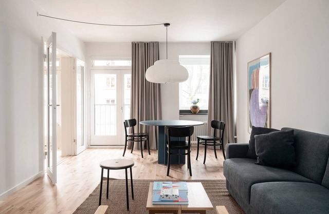 Queens Courtyard Studio XL by Daniel & Jacob's