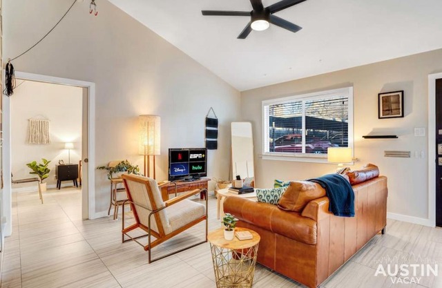 Quick Bike Ride to Central Austin from Quiet 1BD