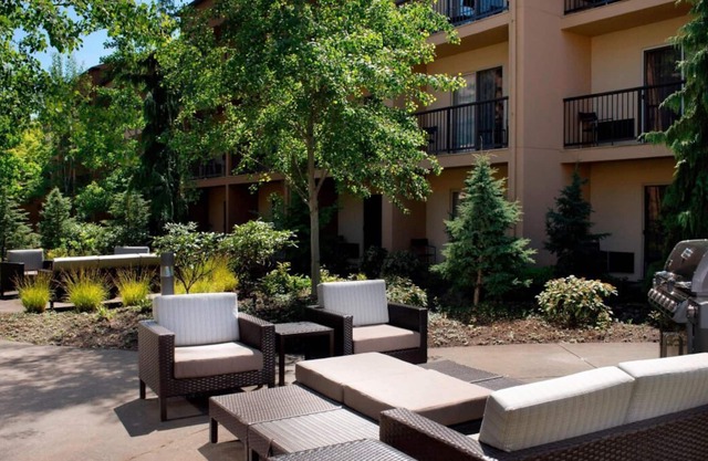 Quick Drive to Winthrop Park! 2 Comfortable Pet-friendly Units, Swimming Pool!