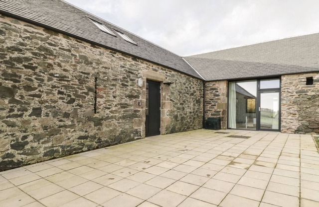 QUIEN WEST (BANNATYNE), pet friendly in Rothesay, Isle Of Bute