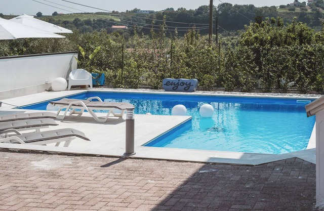 Quiet 2 bedroom apartment in villa with pool and barbecue, 1km from the sea