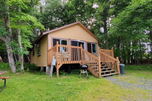 Quiet 2 Bedroom Bass Cabin In The Trees