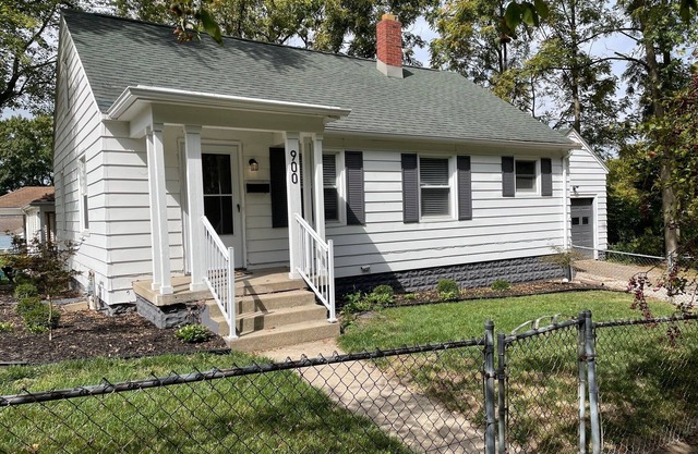 Quiet 2-bedroom home near downtown Lafayette, IN