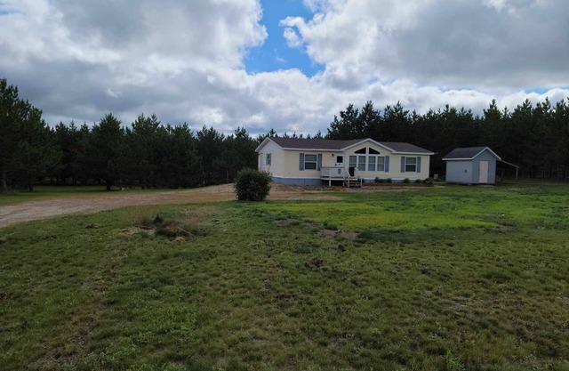 Quiet 3bed 2bath house. Large parking area. Great location. quiet neighborhood