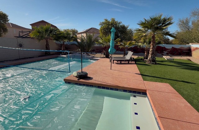 Quiet 4-bedroom house. Oasis back yard pool!