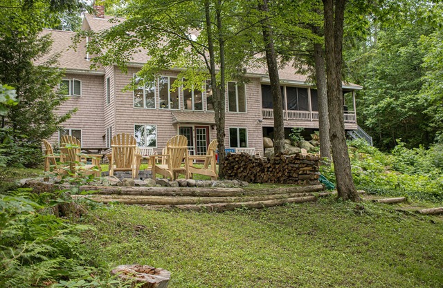 Quiet, 6 bedroom 4 bath Lakefront home, private sandy beach, near Colby College