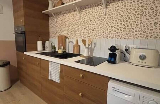 Quiet and central, 6p fully equipped