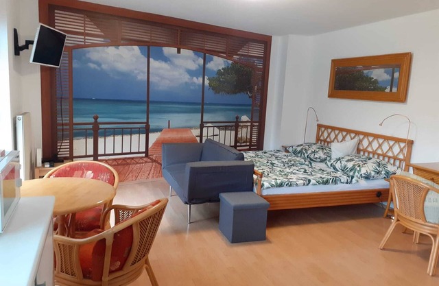 quiet and close to the center with a green oasis, for leisure and business travelers