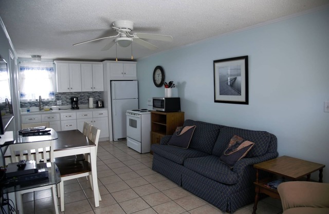 Quiet and Comfortable 2 Bedroom Cottage
