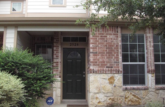 Quiet and Convenient Townhouse