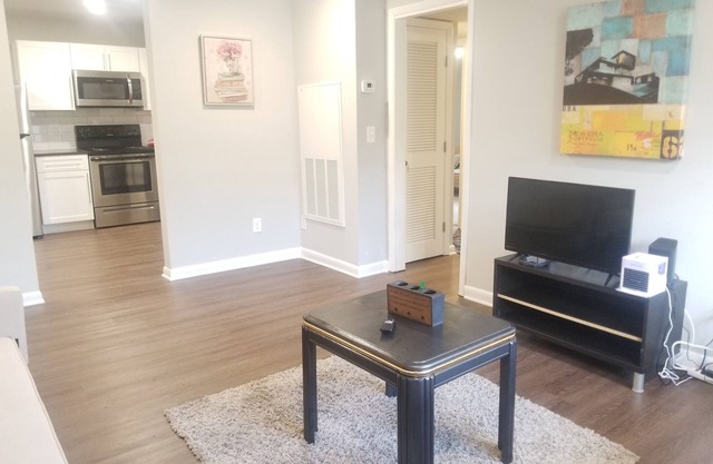 Quiet and Luxurious 2 bedroom apartment in safe Upper Westside/Midtown Area!