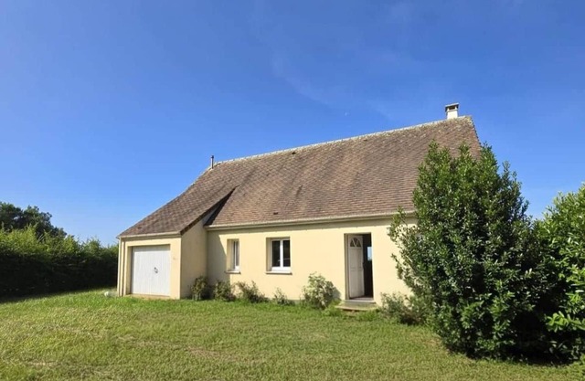 Quiet and panoramic view of fields and La Sarthe