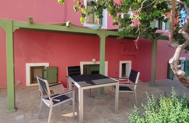 Quiet Apartment in Marathonas - 5 min From the Beach!