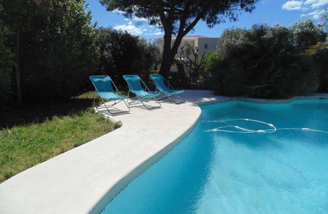 Quiet apartment with private pool close to all amenities