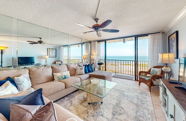 Quiet beachfront condo with hot tub, pool & stunning views