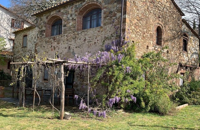 Quiet country house with pets allowed