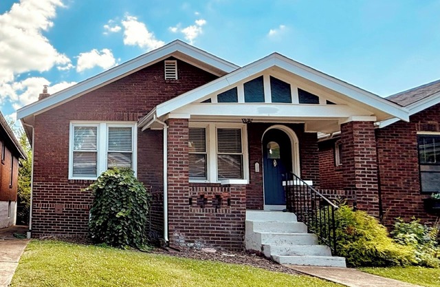 Quiet Classic Brick 1-Bedroom Home in South City. Near Wash U and Forest Park.