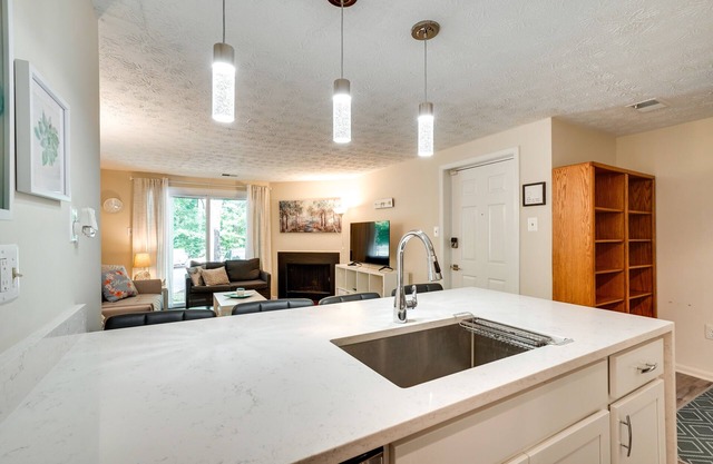 Quiet Columbia Condo Near Parks & Pool!