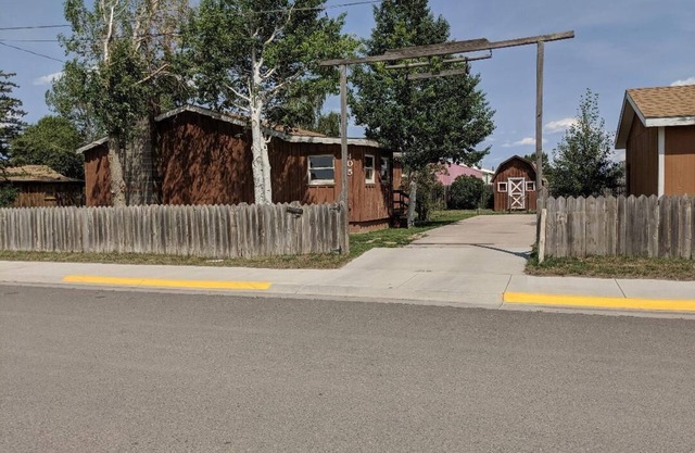 Quiet, Comfortable Location! w/Double Garage/Air Conditioning