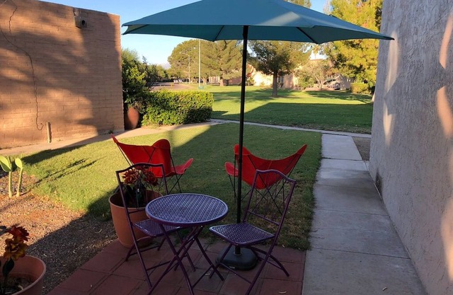 Quiet condo, Convenient to so much and close to bike loop